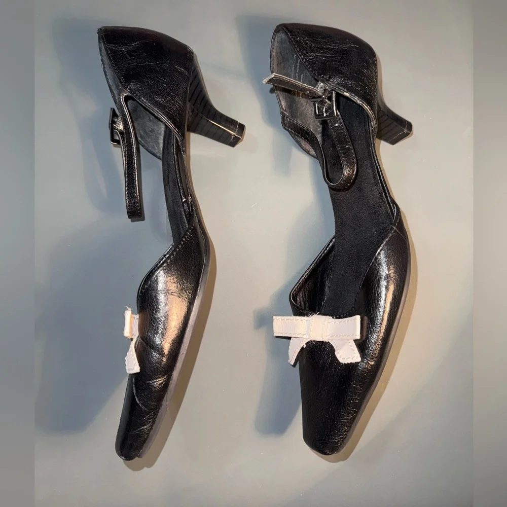Aerosoles Elegant Black Little Heels with Cream Bow, Size 8 - Picture 9 of 16